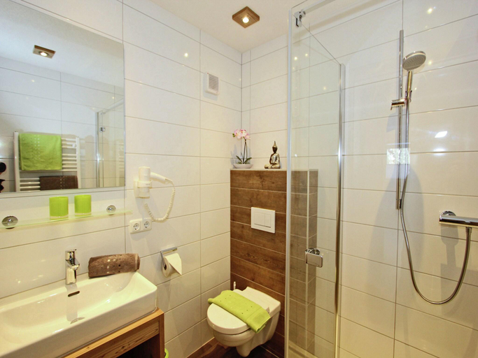 Bathroom 3, Apartment in See near Ski Slopes, Landeck