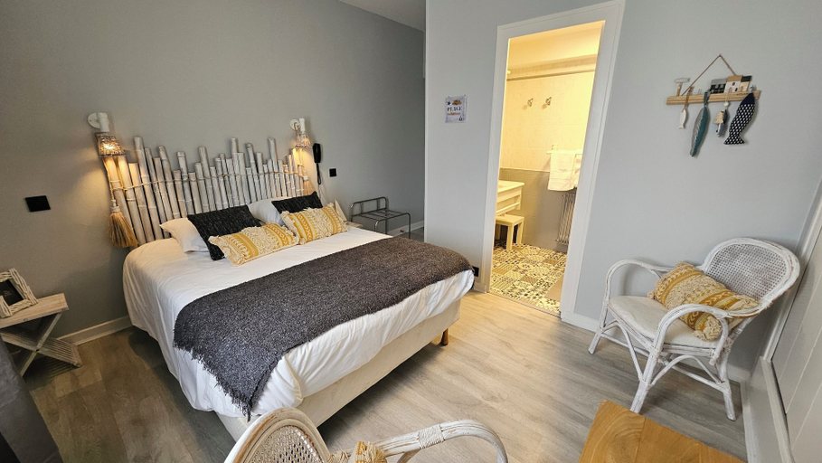 Bedroom 2, AUBERGE DE LA MARINE, Côte-d'Or