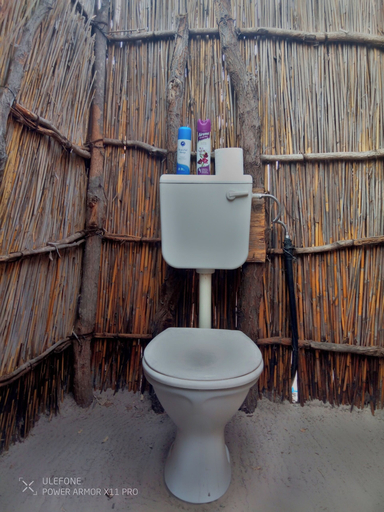 Bathroom, Thetu campsite, Linyandi