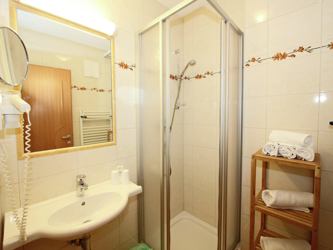 Bathroom 4, Apartment in Kaltenbach near Ski Lift, Schwaz