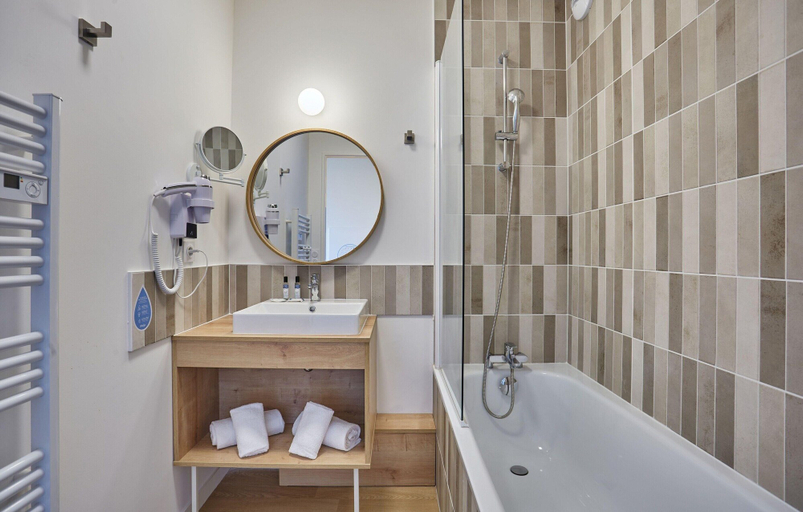 Bathroom, Apartment in Royan near Sandy Beaches, Charente-Maritime