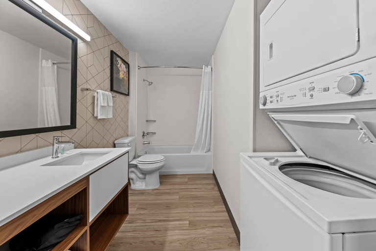 Bathroom 5, Everhome Suites Waco by Choice Hotels, McLennan