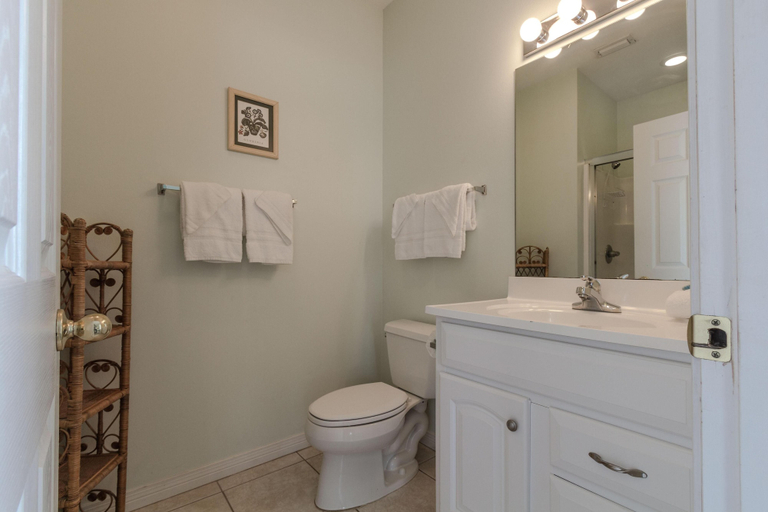 Bathroom 4, Far Reach II, Baldwin