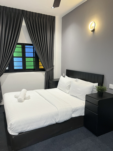 Quee Hotel Room Type - Deluxe Double with Shared Bathroom