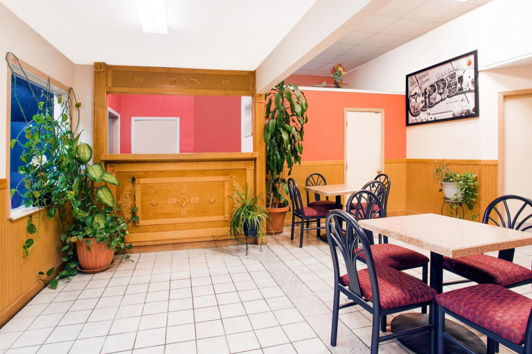 Public Area 2, Americas Best Value Inn Darien, McIntosh