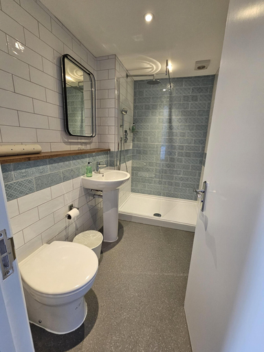 Bathroom 3, Cockhaven Arms, Devon