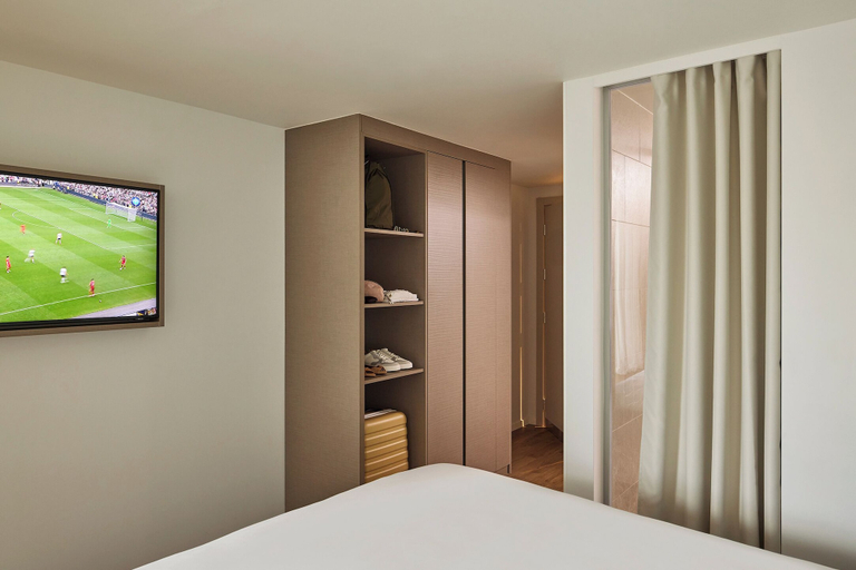Bedroom 3, Base Geneva, Genève