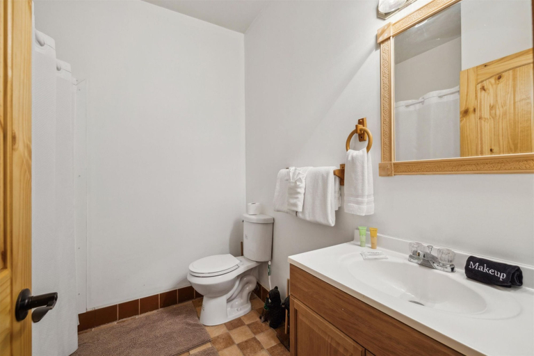 Bathroom 2, Spectacular Home w Hot Tub Fireplace Jacuzzi, Sevier