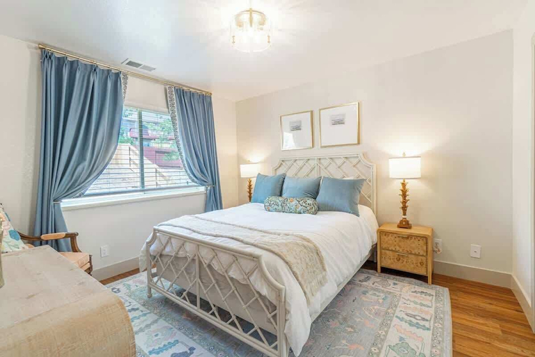 Bedroom 3, The Deco Retreat - UNR - Pet Friendly, Washoe