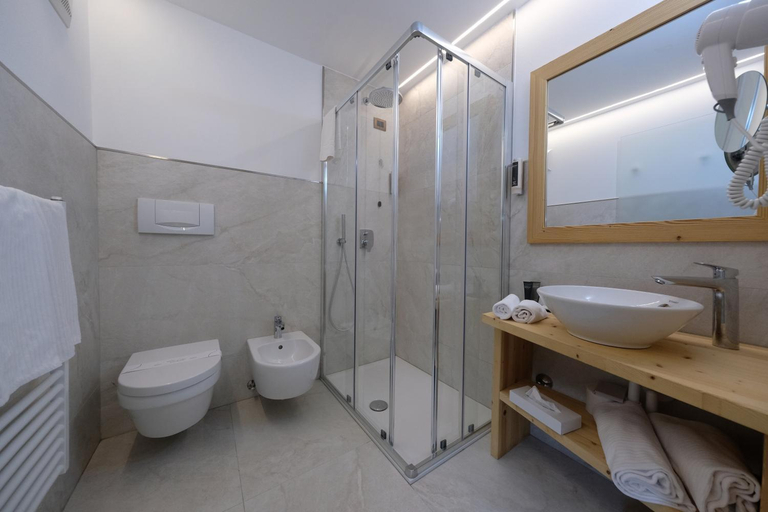 Bathroom 4, Sport Hotel Majare, Trento