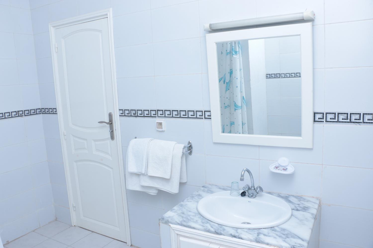 Bathroom 2, Hotel Saint Georges Tunis, Bab Bhar