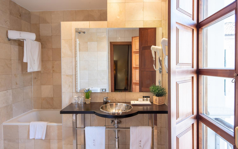 Bathroom 4, Hotel Casino Del Tormes, Salamanca