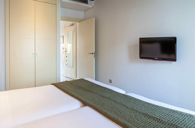 Bedroom 2, Suites Viena Plaza de España, Madrid