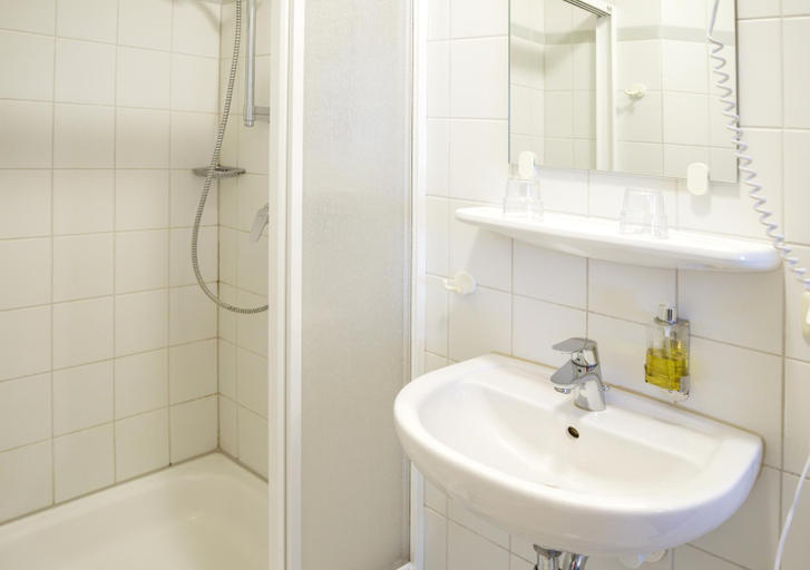 Bathroom 5, Hotel Koenigstein Kiel by Tulip Inn, Kiel