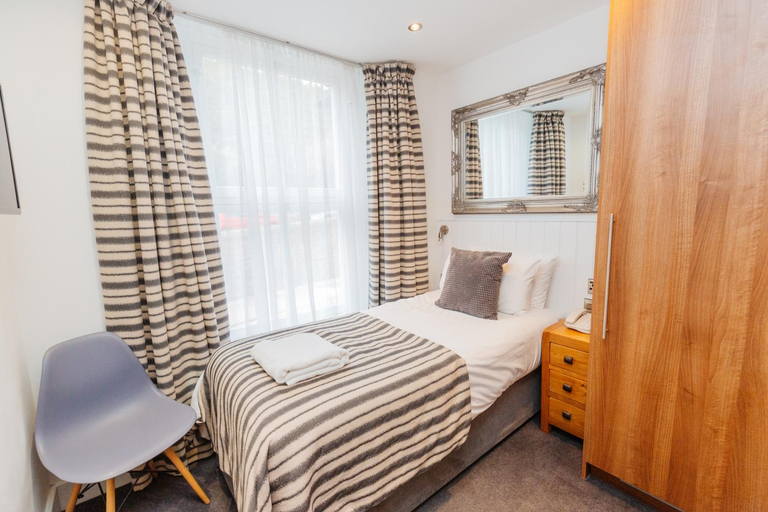 Bedroom 3, Carlton Hotel, Devon