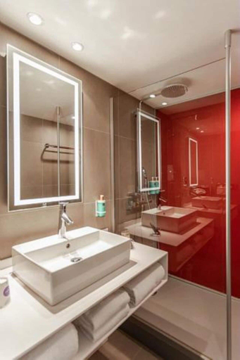 Bathroom 5, Novotel Valence Sud, Drôme