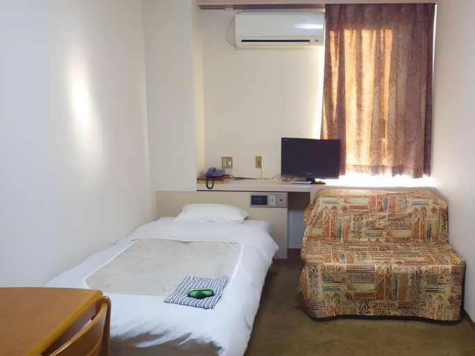 Bedroom 2, Hotel Shoen, Toyama