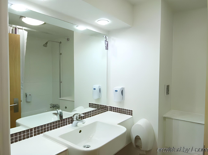 Bathroom 3, West Bromwich, Sandwell