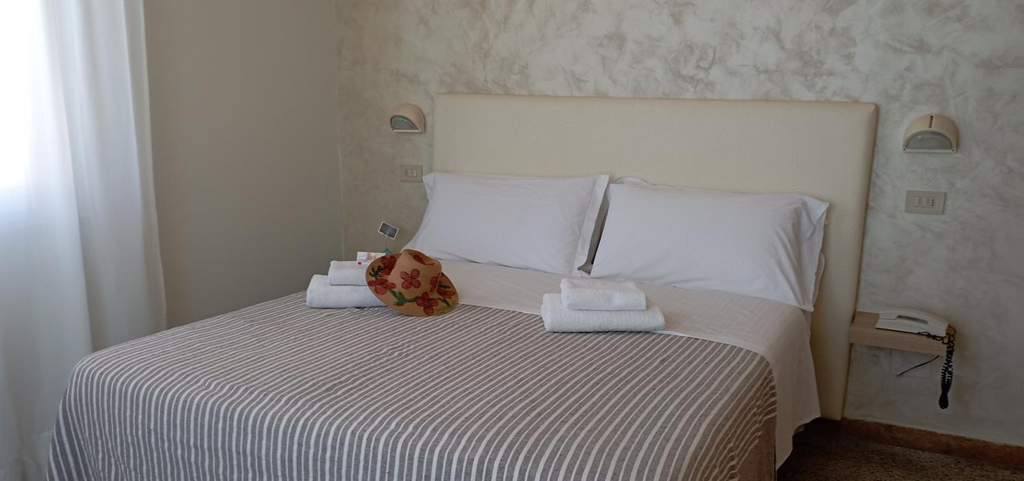 Others 2, Hotel Raul, Rimini