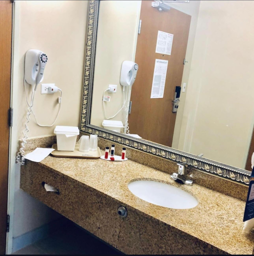 Bathroom 2, Baymont by Wyndham Gurnee, Lake