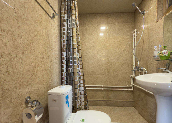 Bathroom 4, Kanach tun
