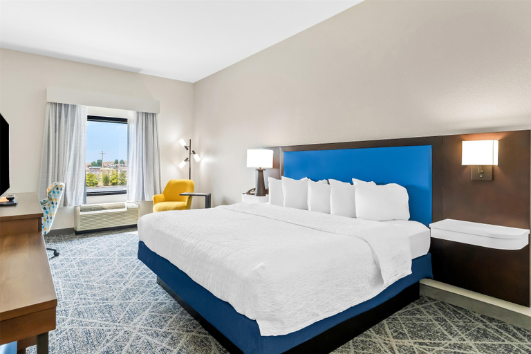 Bedroom 3, Hampton Inn Laramie, Albany
