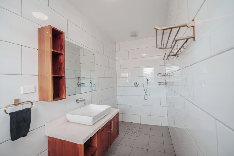 Bathroom 4, Lake Side Deluxe Villa