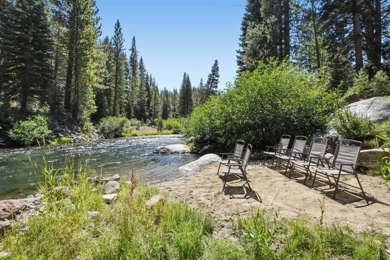 Others 4, Joy on the River Stunning Waterfront Home for 10, Placer