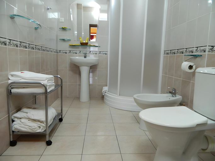 Bathroom 3, Hotel Obolon, Obolons'kyi