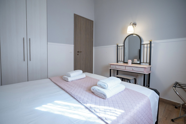 Bedroom 4, Olympia's Apartments, Attica