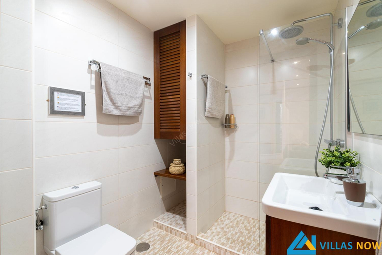 Bathroom 2, Casa Braeside - LH204 By Villas Now Ltd, Las Palmas