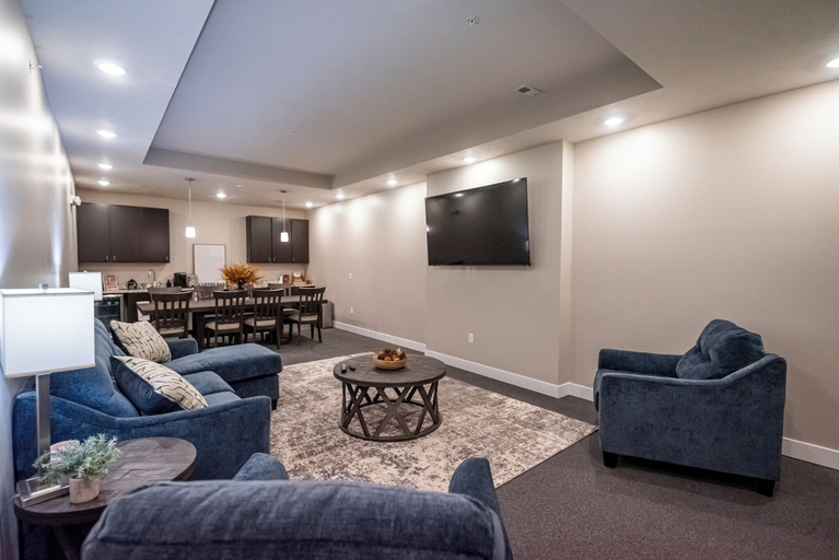 Executive lounge, Heartland Flats, Box Butte