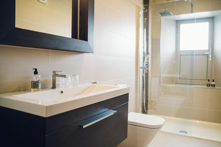 Bathroom 3, The Manor Boutique Hotel Restaurant and Bar, Conwy