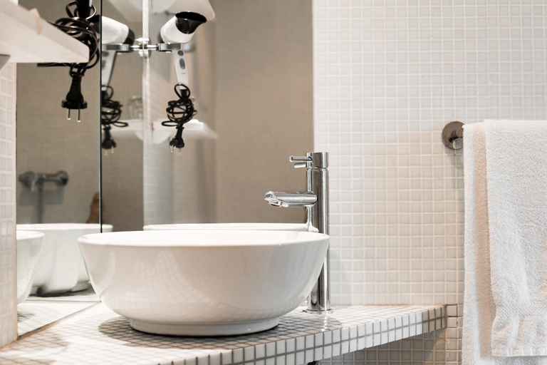 Bathroom, Hotel Bar Tabac Point Chaud L'Ecureuil, Landes