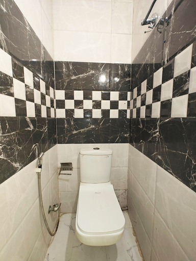 Bathroom 5, Hotel Apple Villa @ Paharganj, Delhi