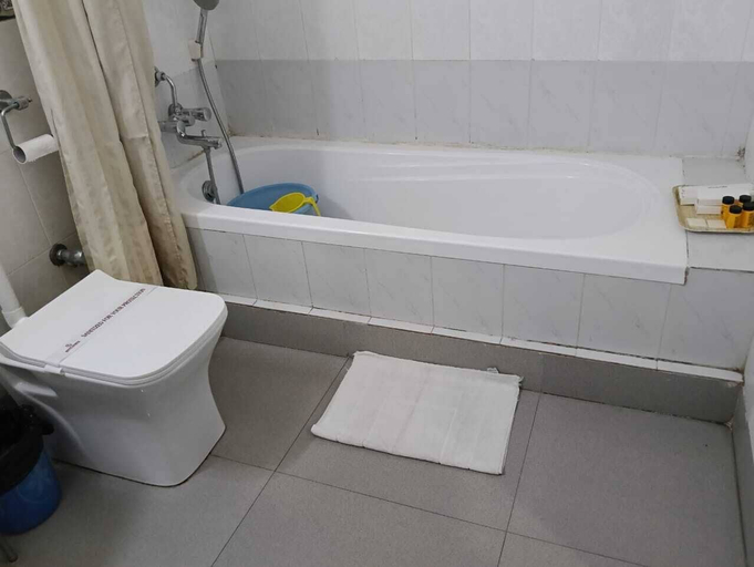 Bathroom 4, Hotel Sujata, Gaya