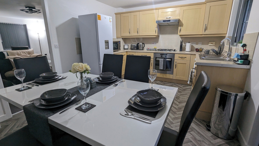Private kitchen 2, Leyland Road Retreat - 4 Bedroom House, Lancashire