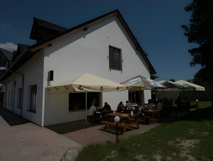 Exterior view 3, Toscca, Praha - východ