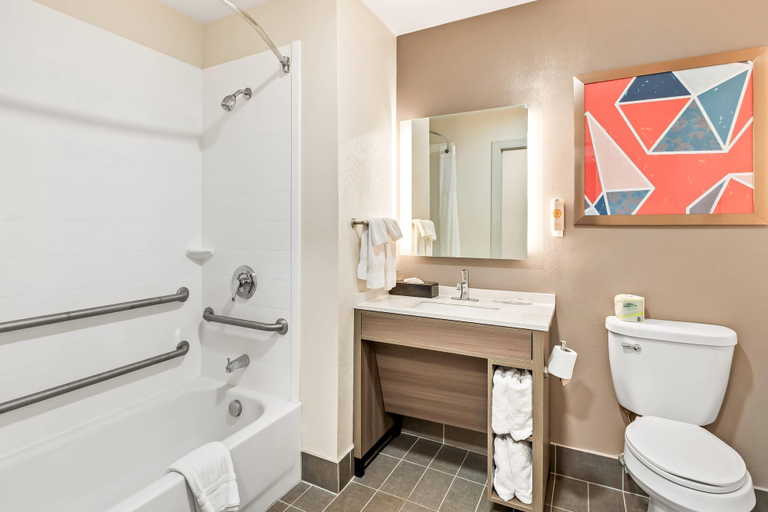 Bathroom 5, Comfort Inn Emporia, Emporia