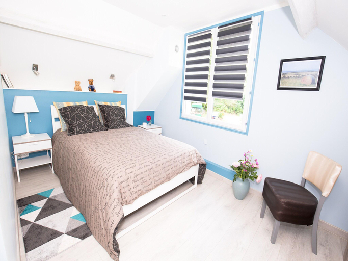Bedroom 2, Sea View Stay in Quineville, Manche