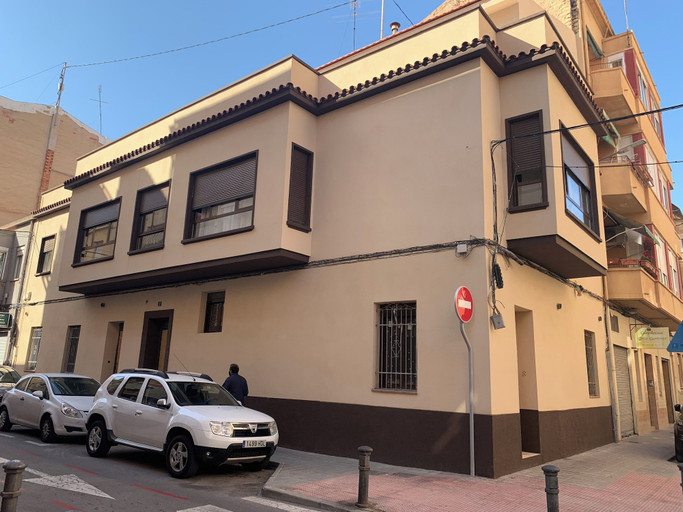 Exterior & Views