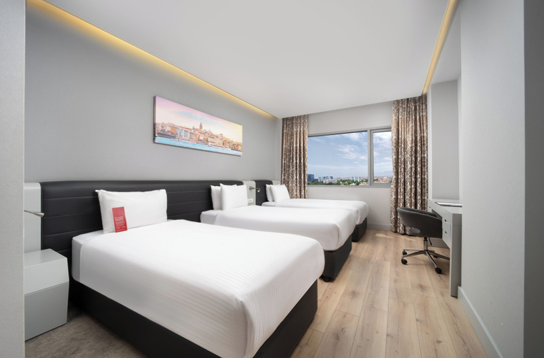 Bedroom 3, Ramada Plaza by Wyndham Istanbul Atakoy, Bakırköy