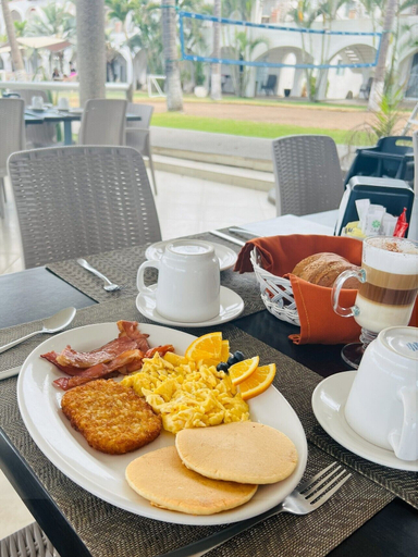 Food & Drinks 5, Los Picos Hotel & Suites Bucerias, Compostela