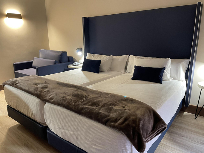 Bedroom 2, Hotel Maria Cristina, Toledo