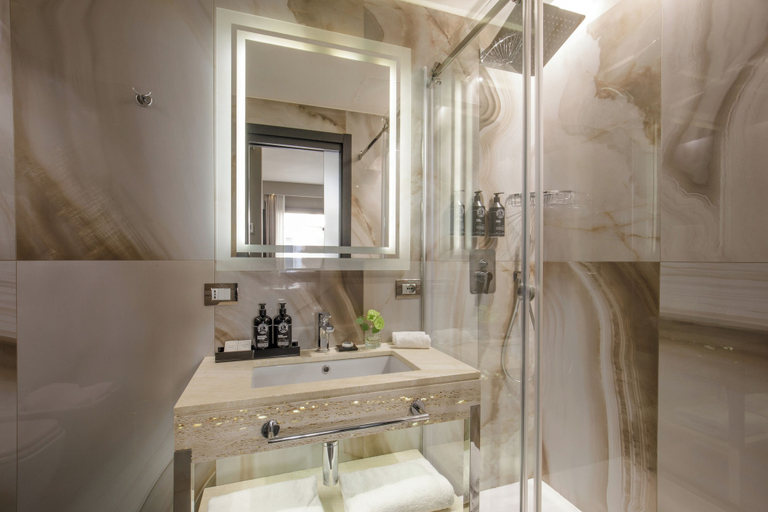 Bathroom 4, The Tribune, part of JdV by Hyatt, Roma