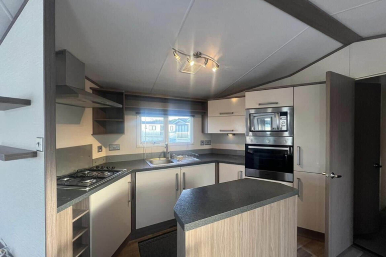 Others 4, 2 bed Platinum-sleeps 6-decking-free Parking, Denbighshire
