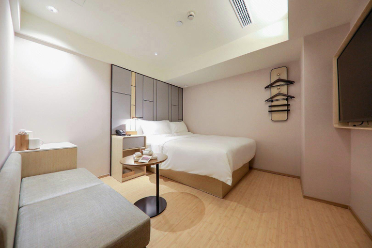 Bedroom 3, Ji Hotel Shanghai The Bund Sichuan Middle Road, Shanghai