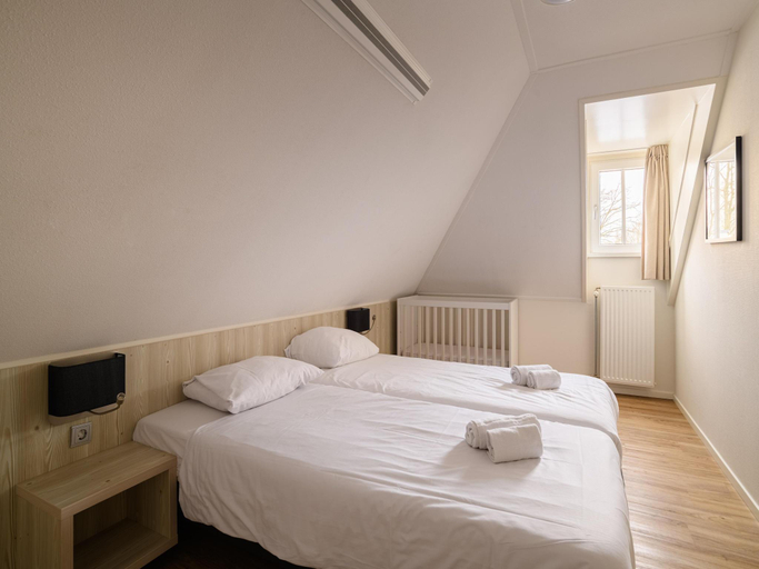 Bedroom 2, Kids Villa in Maastricht with Playground Access, Limburg