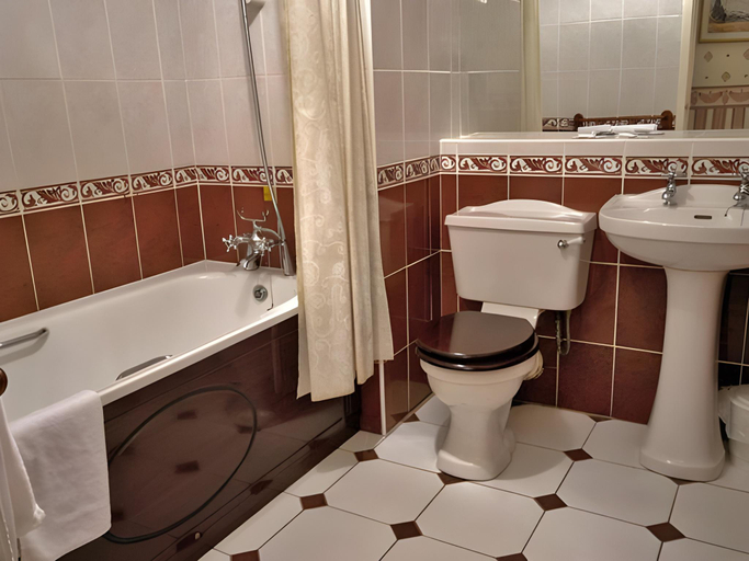 Bathroom, Castle Hotel, Merthyr Tydfil