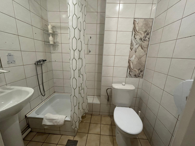 Bathroom 4, Viktorija, Riga